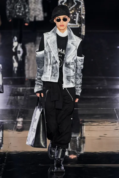 Look 48